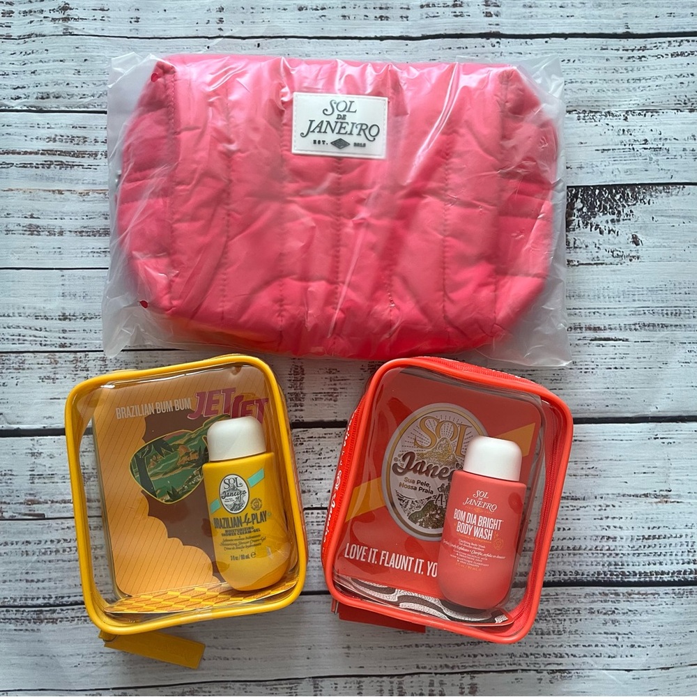 New Sol De Janeiro TSA-approved quilted travel pouch With 2 Travel Body Wash NWT